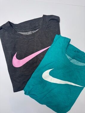 Nike  Short-Sleeve Swoosh Tees in Charcoal/Pink & Teal/White